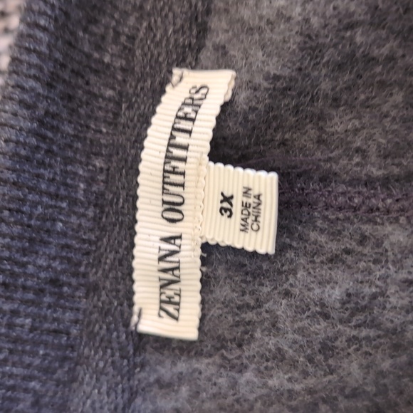 NWOT Plus Size Extra Long Sweatshirt - Picture 2 of 7